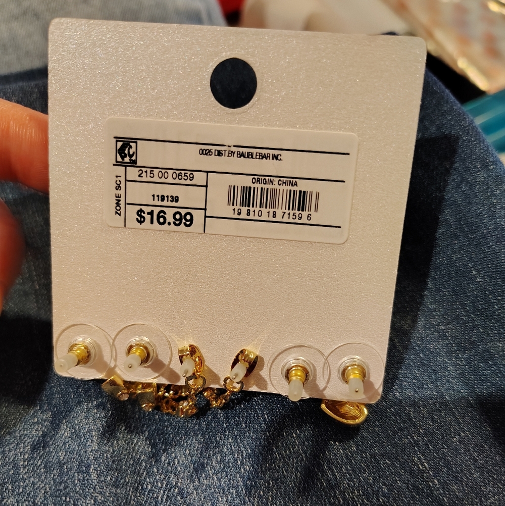 NWT SUGARFIX by BaubleBar Gold Earring Set – Sparkling Hearts & Huggies - Picture 3 of 5
